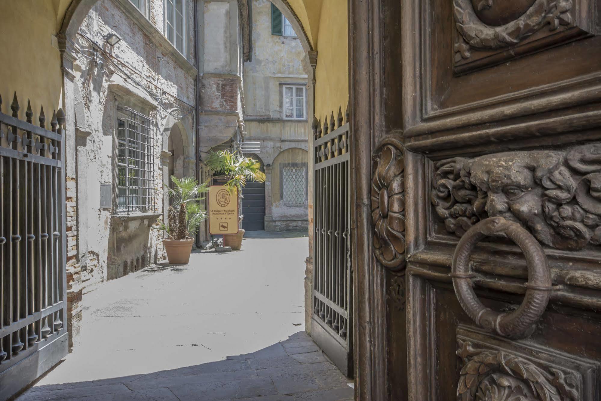 A Palazzo Busdraghi Residenza D'Epoca Bed & Breakfast Lucca Eksteriør bilde